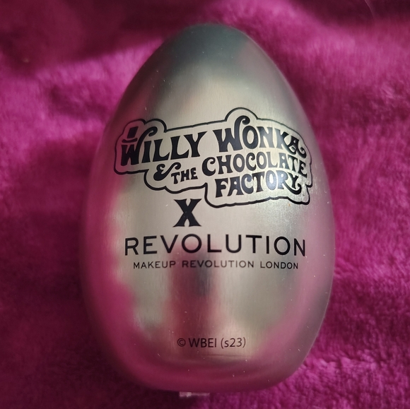NWT Willy Wonka-Chocolate Factory x Makeup Revolution Golden Egg Highlighter - Picture 4 of 6